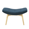 Sitzpouf mit Fußablage im skandinavischen Stil und nachtblauem Samtbezug